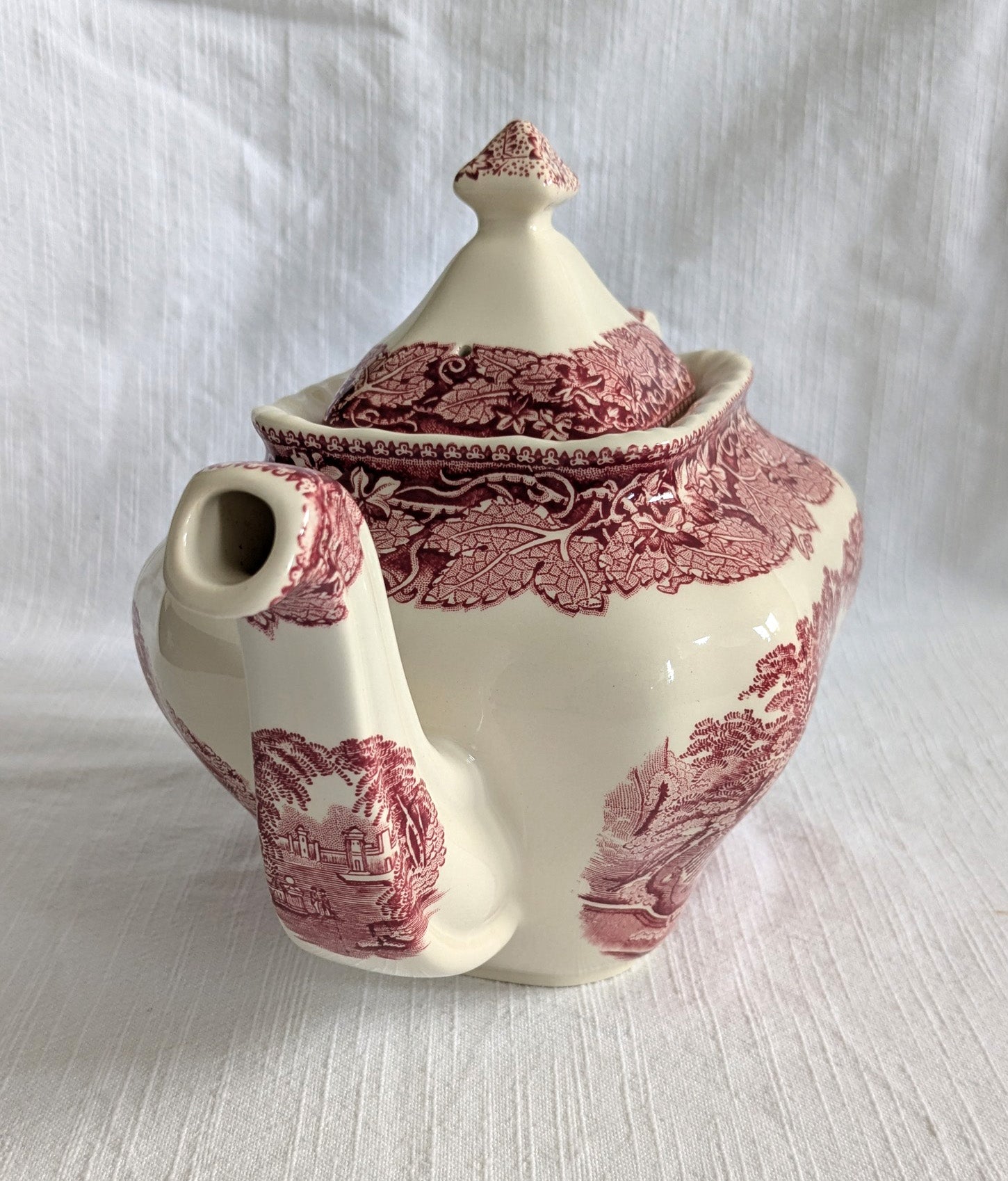 Mason's Ironstone Teapot — Vista Pattern Red & White Transferware, Mid-Century 1950s