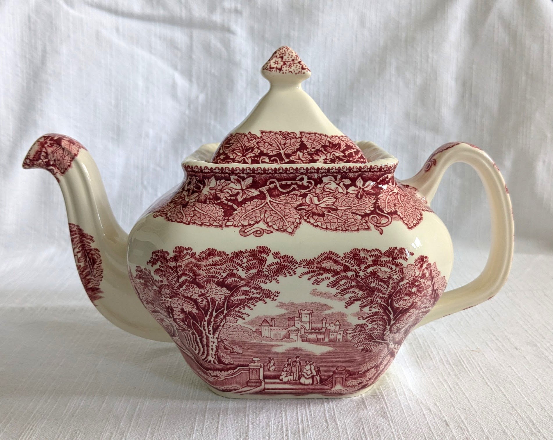 Mason's Ironstone Teapot — Vista Pattern Red & White Transferware, Mid-Century 1950s