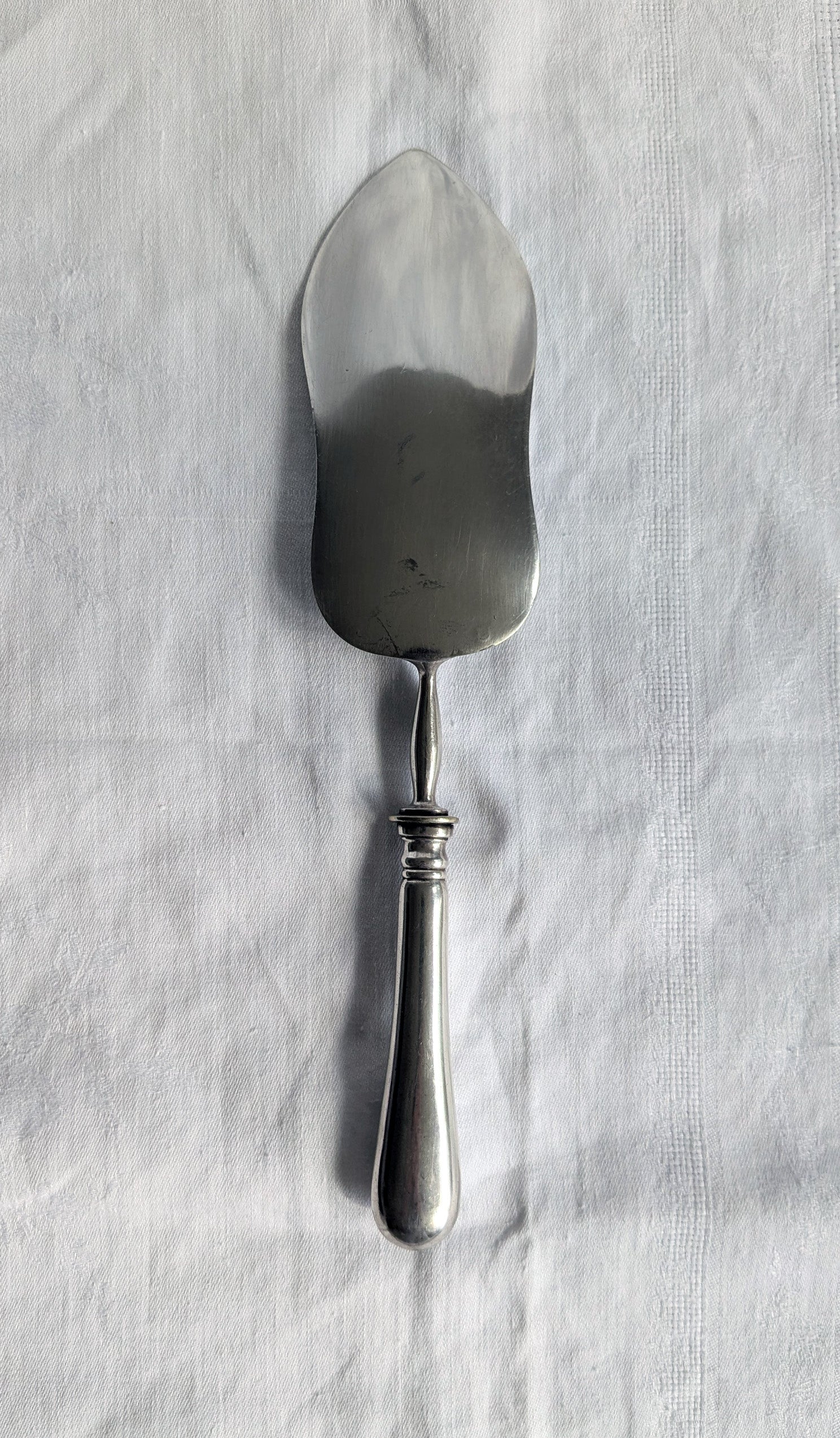 Antique Christofle Fish Server — Filet Droit Silverplate, Engraved, Late 19th Century