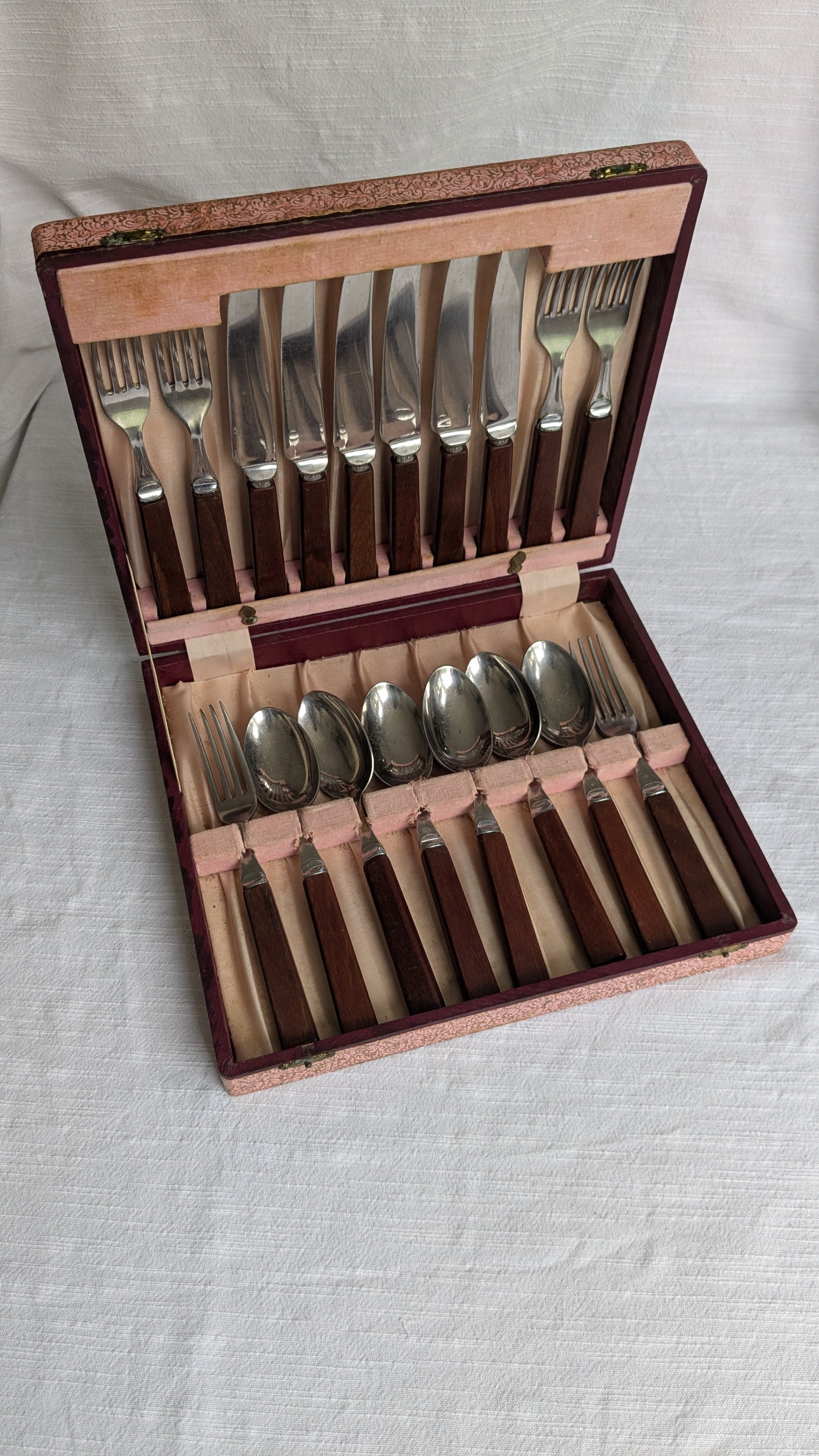 Vintage Unity Sheffield Cutlery Set – 18 Pieces with Teak Handles – Mid-Century Modern c. 1960s/70s