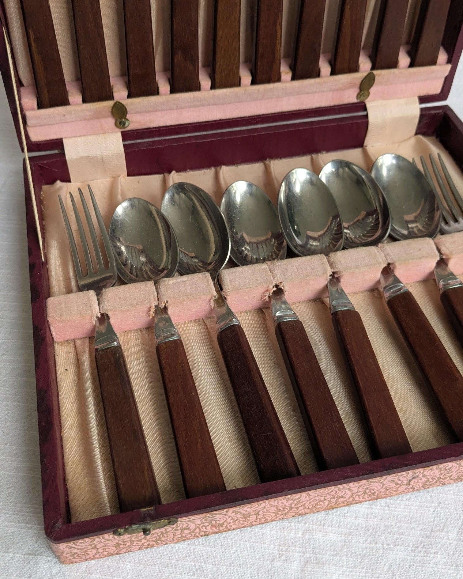 Vintage Unity Sheffield Cutlery Set – 18 Pieces with Teak Handles – Mid-Century Modern c. 1960s/70s