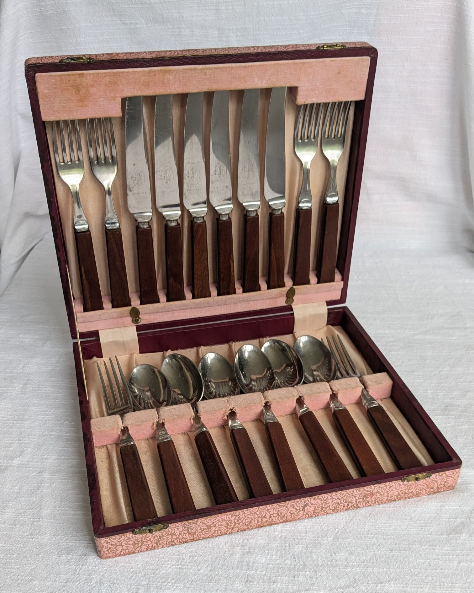 Vintage Unity Sheffield Cutlery Set – 18 Pieces with Teak Handles – Mid-Century Modern c. 1960s/70s