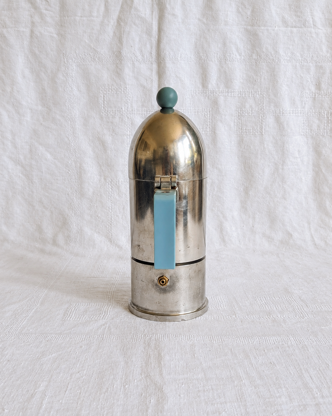 Vintage Alessi La Cupola 3-cup espresso coffee maker designed by Aldo Rossi in 1988, cast aluminium domed body, postmodern Italian design, made in Italy