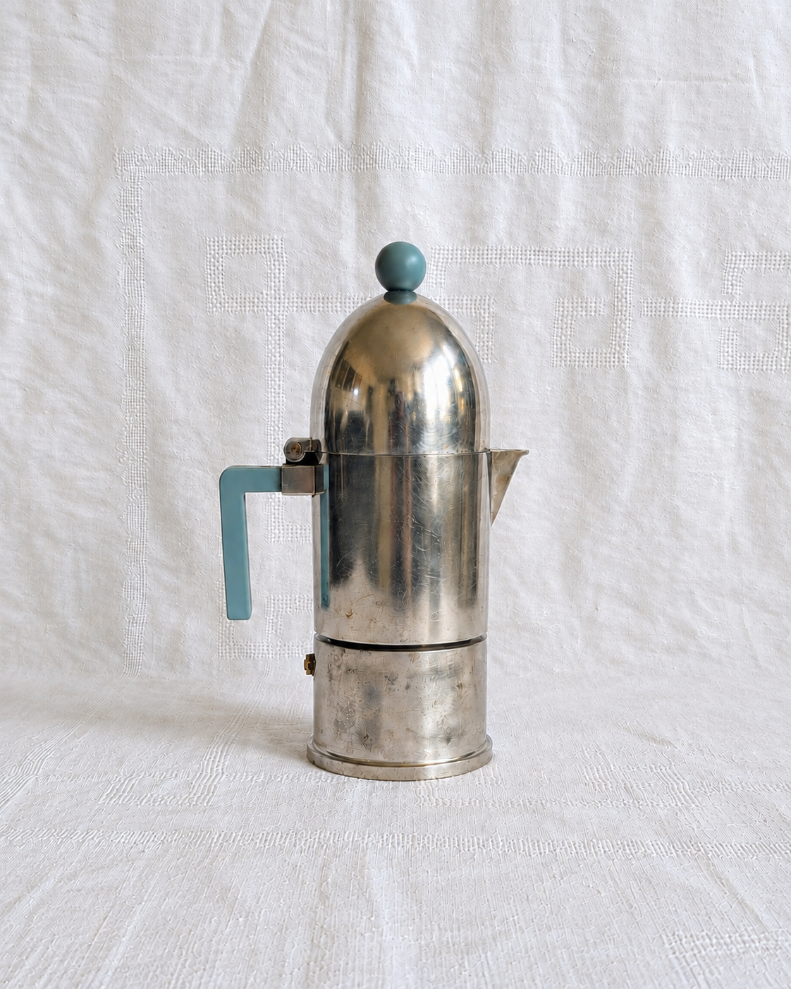 Vintage Alessi La Cupola 3-cup espresso coffee maker designed by Aldo Rossi in 1988, cast aluminium domed body, postmodern Italian design, made in Italy