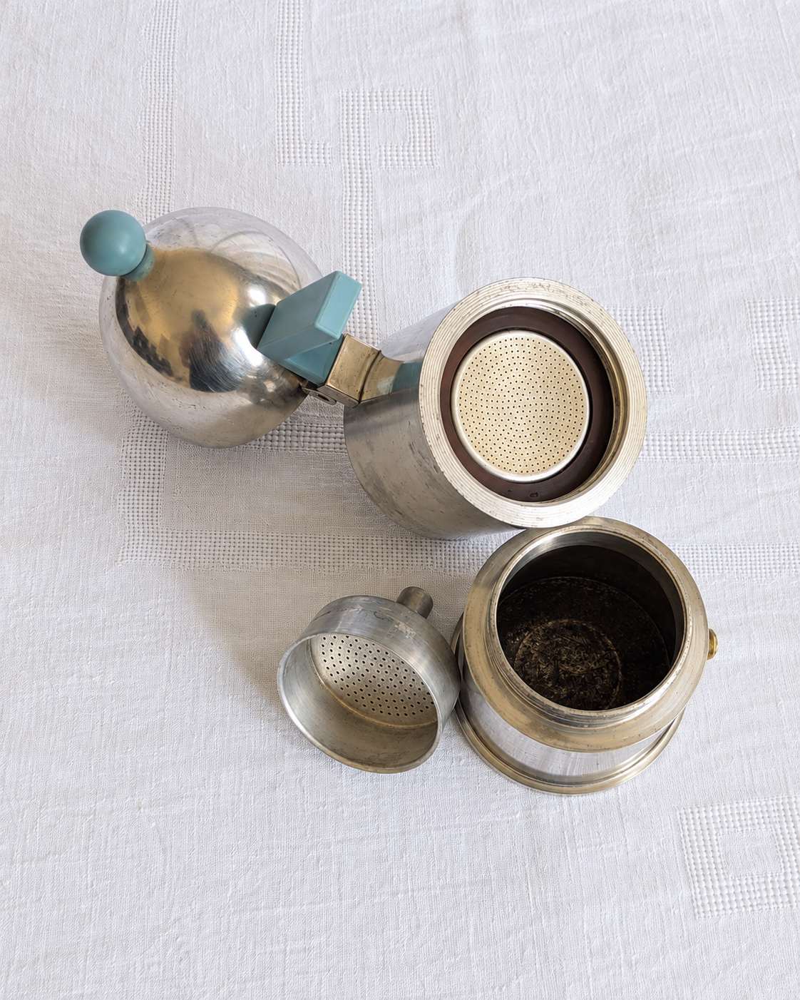 Vintage Alessi La Cupola 3-cup espresso coffee maker designed by Aldo Rossi in 1988, cast aluminium domed body, postmodern Italian design, made in Italy