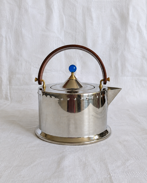 Bodum Ottoni stainless steel kettle with curved mahogany handle