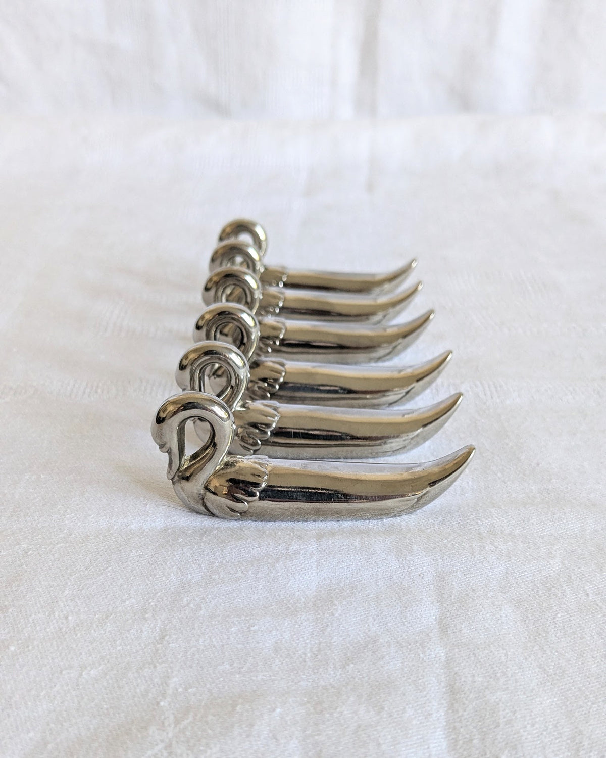 Six vintage swan-shaped knife rests in polished stainless steel